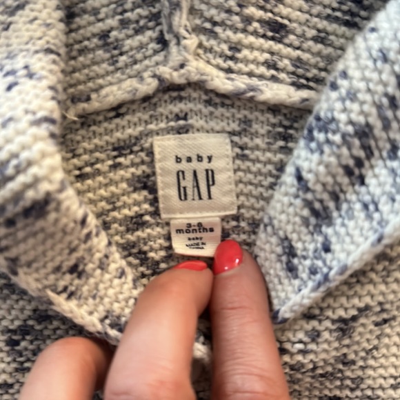 Baby Gap Heart Sweater - Picture 2 of 4
